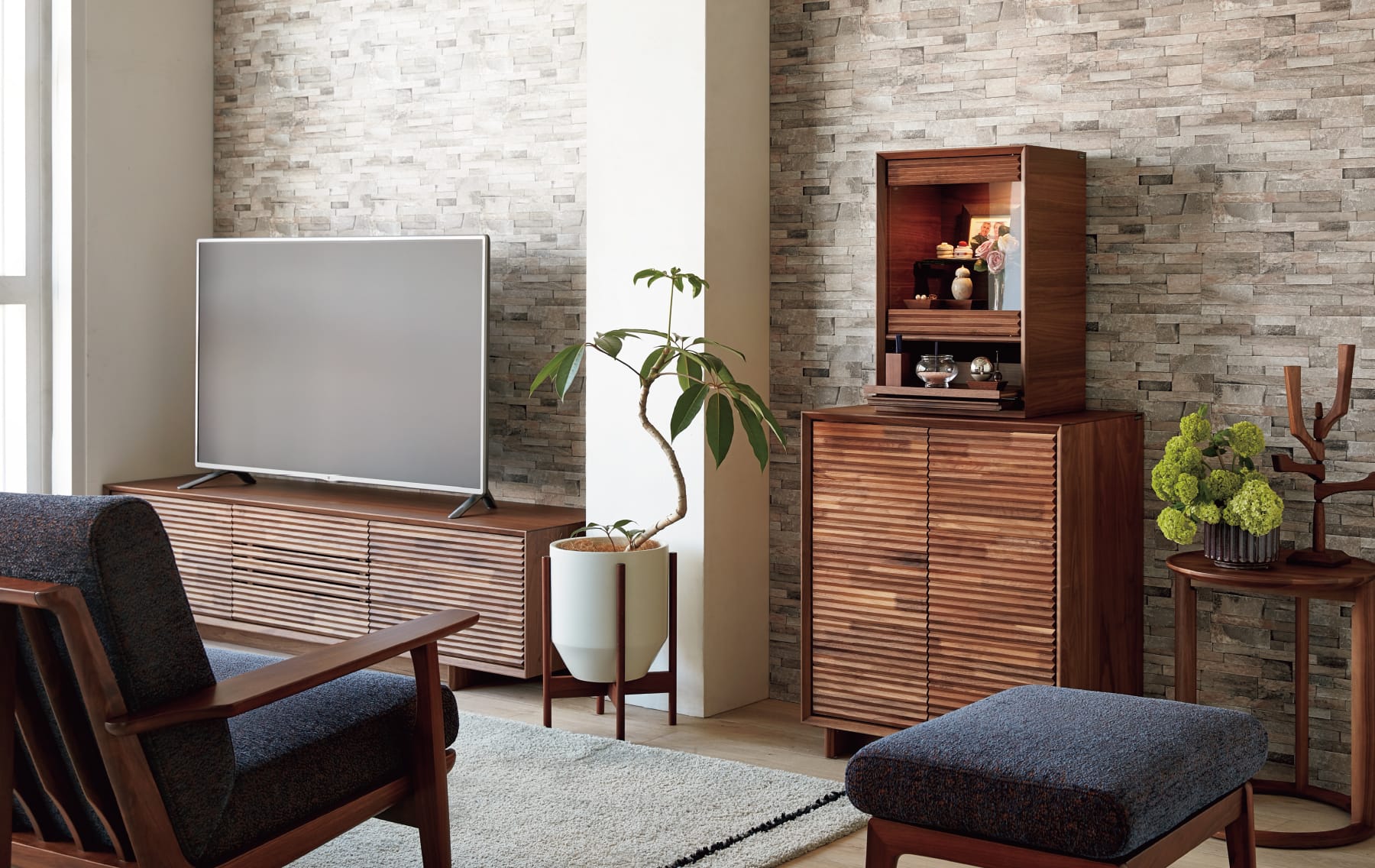 モダン仏壇20選！選び方、価格相場も &#8211; おしゃれで人気の仏壇をご紹介