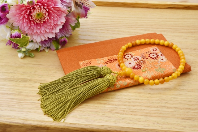 数珠の色や材質に意味はあるの？色の意味や違いなどをご紹介