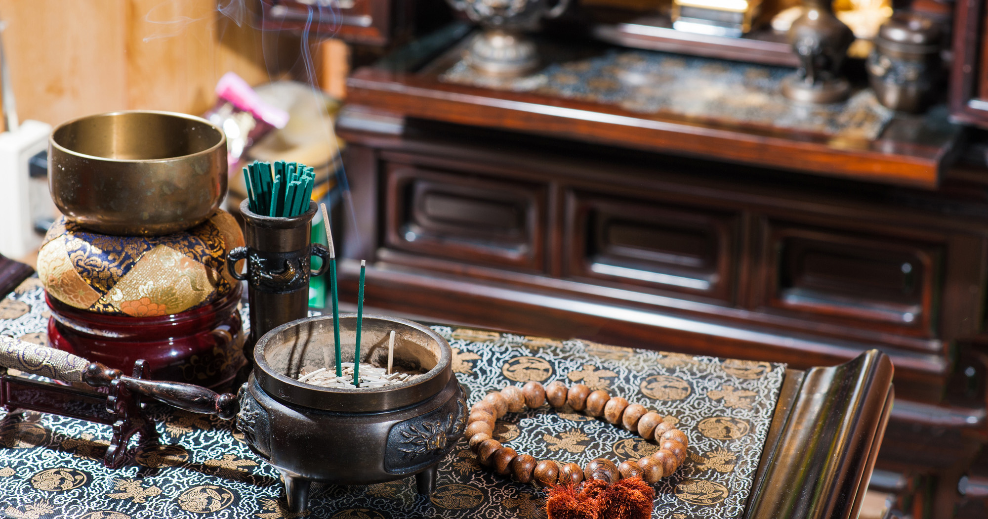 仏具・位牌・戒名の意味や宗派による違いとは?