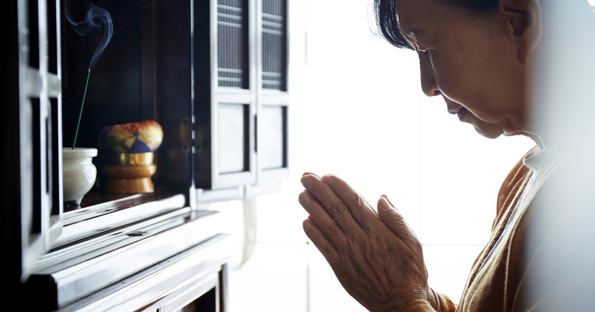 仏壇と供に暮らす