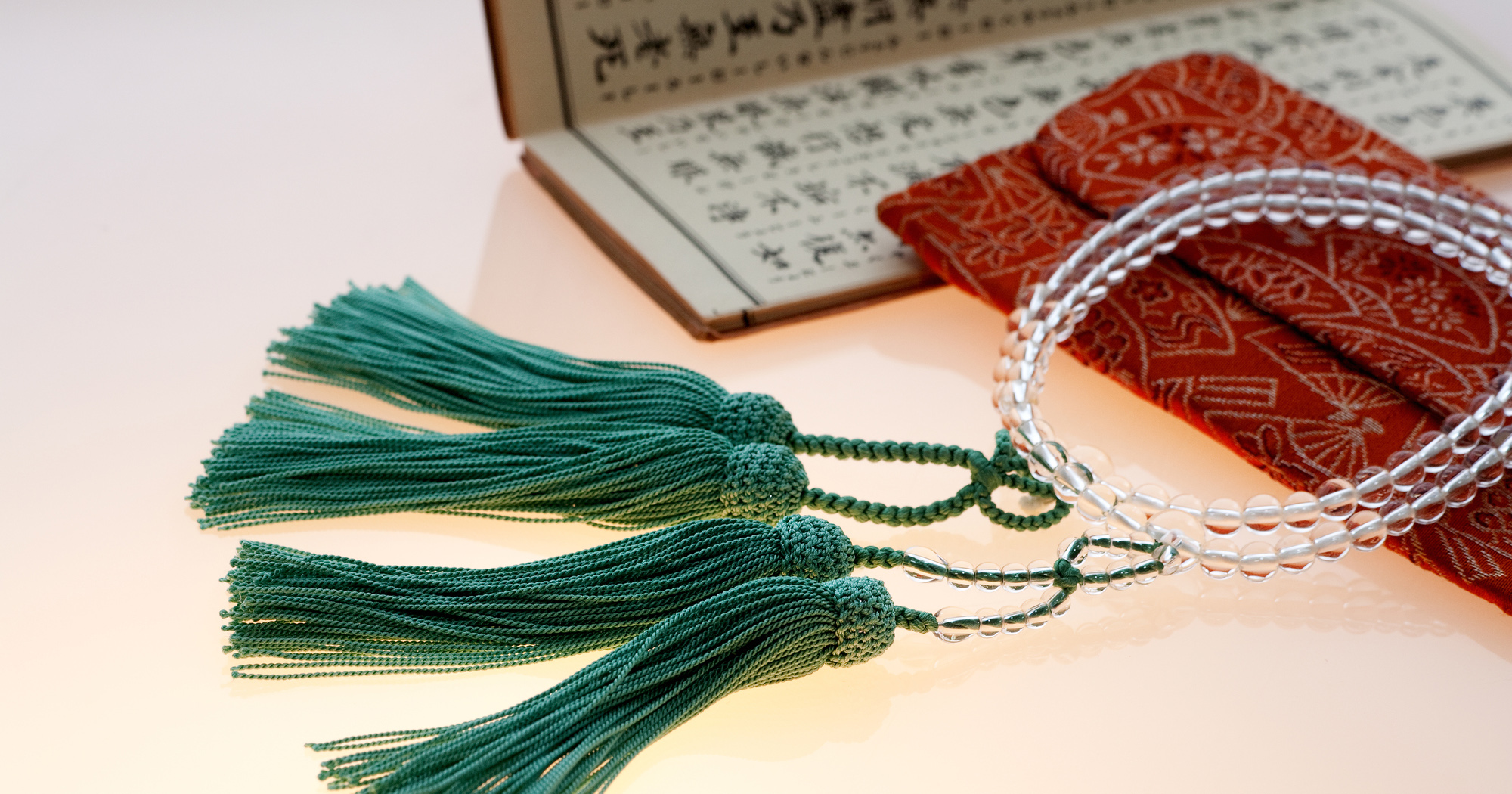 経本・経典の種類とは?臨済宗・ 曹洞宗・日蓮宗など宗派ごとの違い