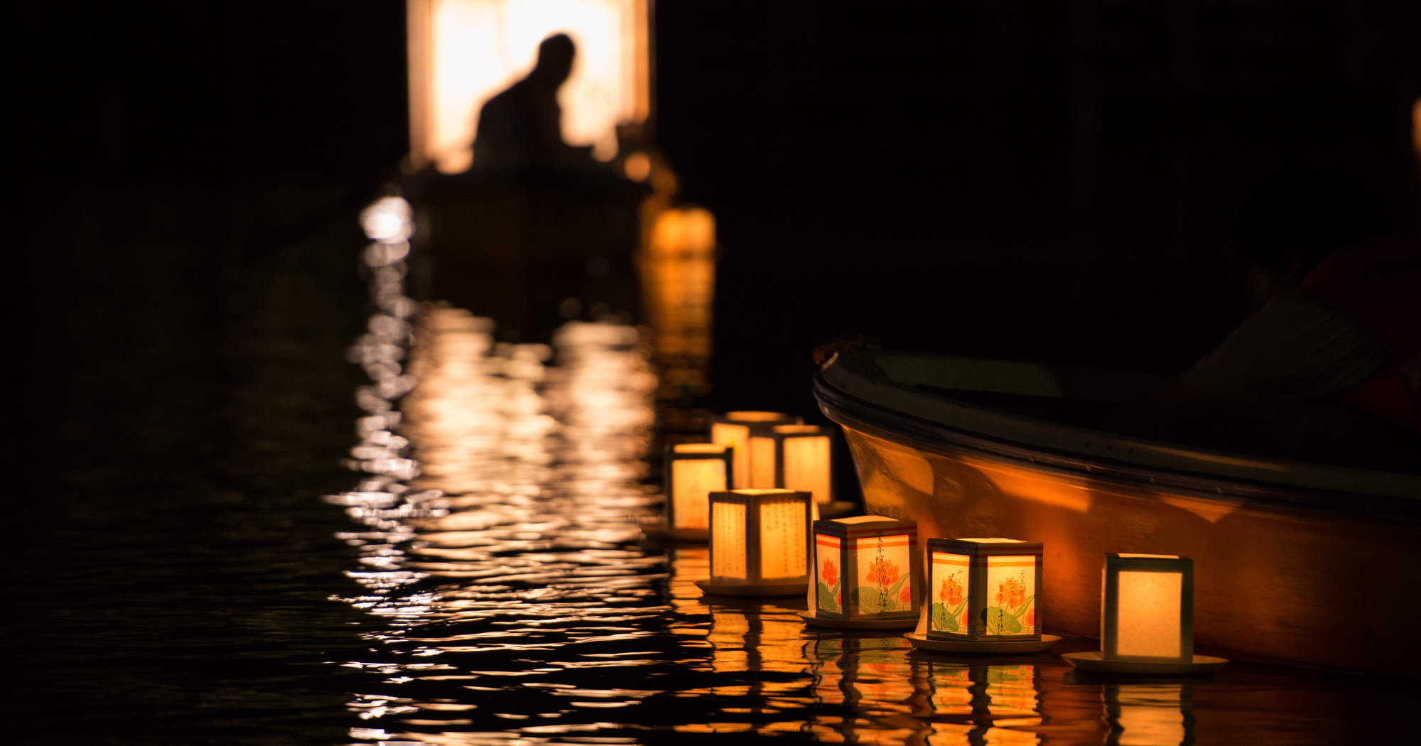 燈篭の種類と仏壇への置き方・飾り方