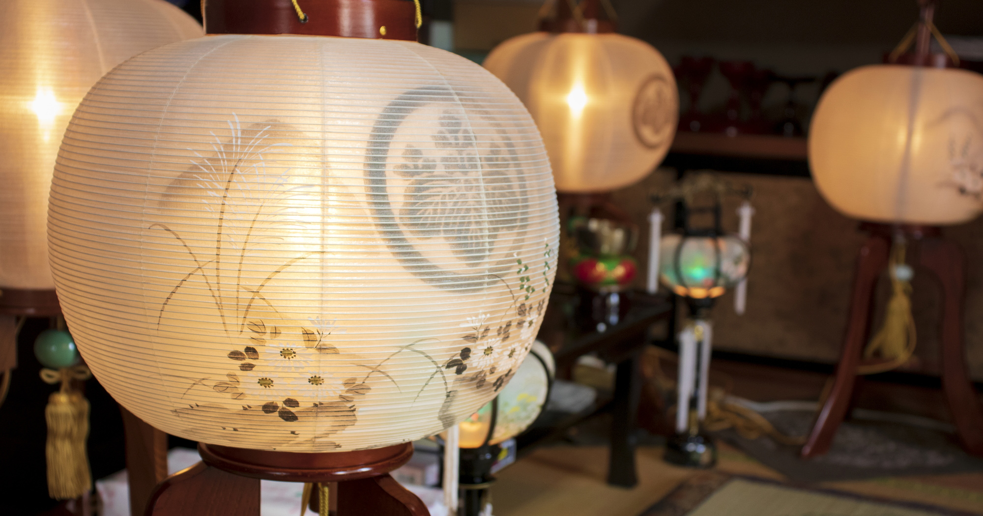 盆提灯を飾る時期は？使いまわしでもよい？