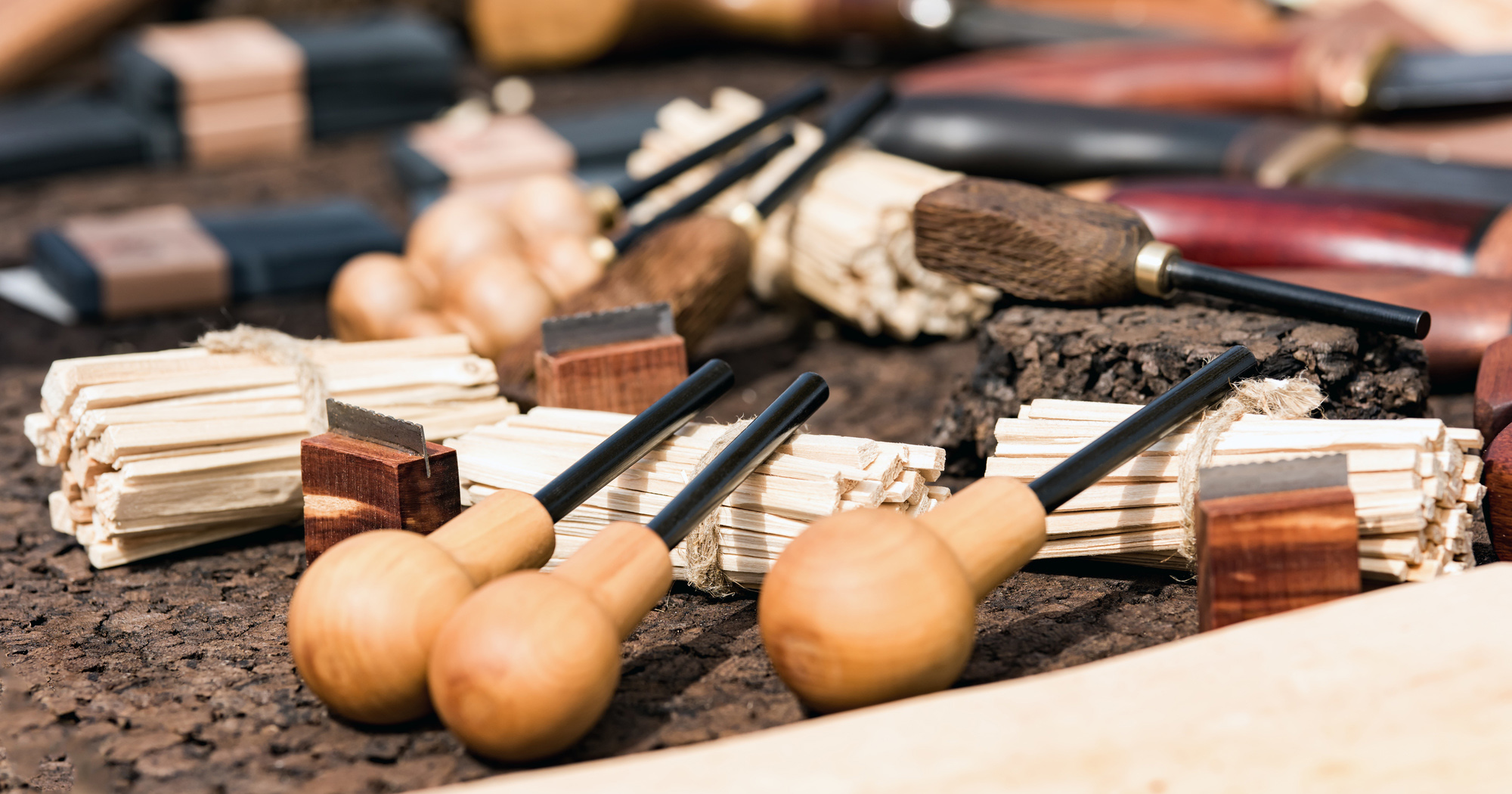 仏壇はどう作られる?伝統的な金仏壇の製造工程