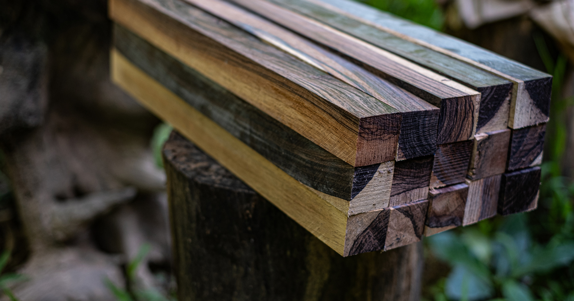 唐木仏壇の代表例とは?主な素材は黒檀や紫檀