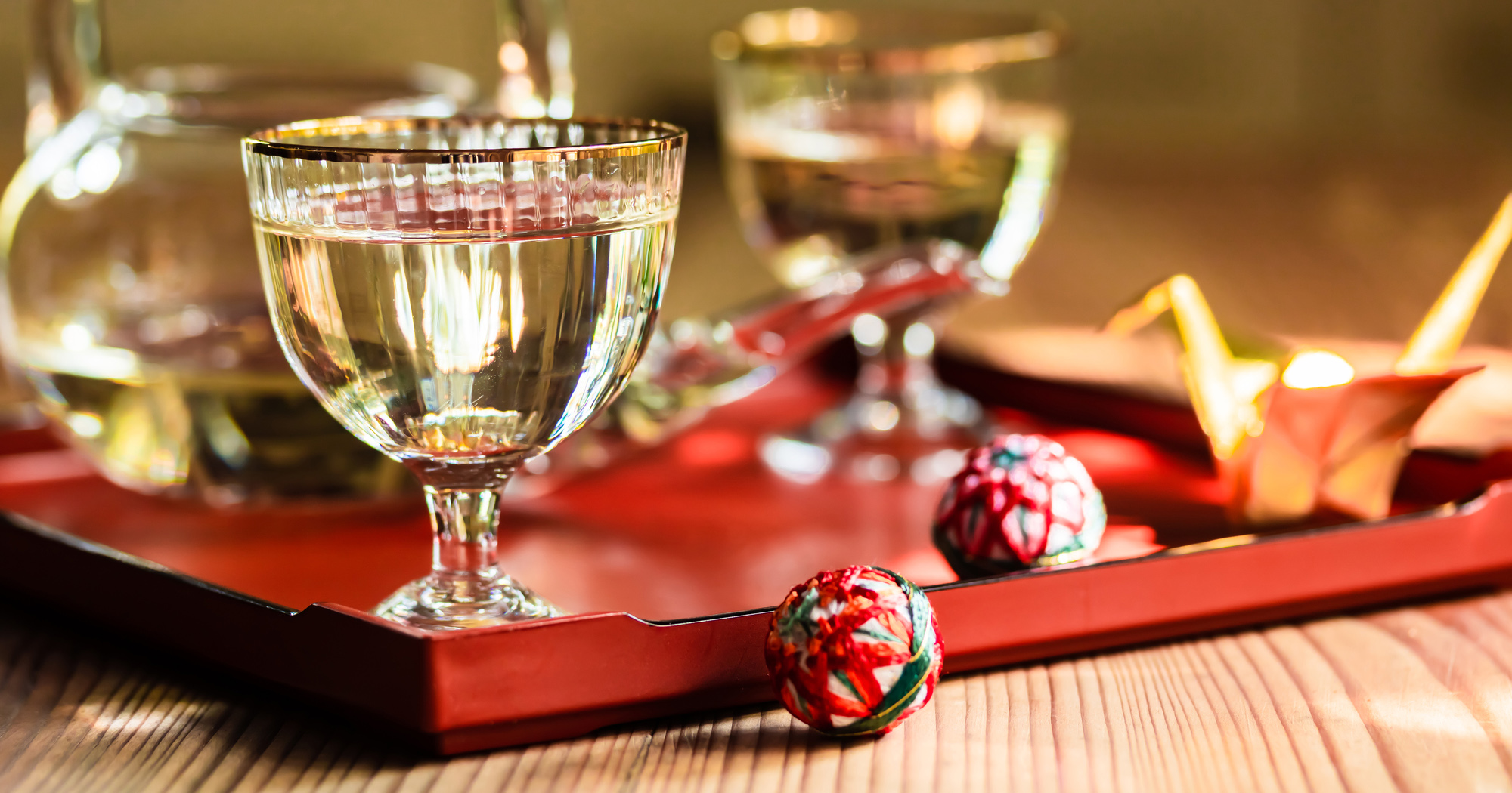 高坏(たかつき)とは?半紙の上に菓子や果物を盛る仏具