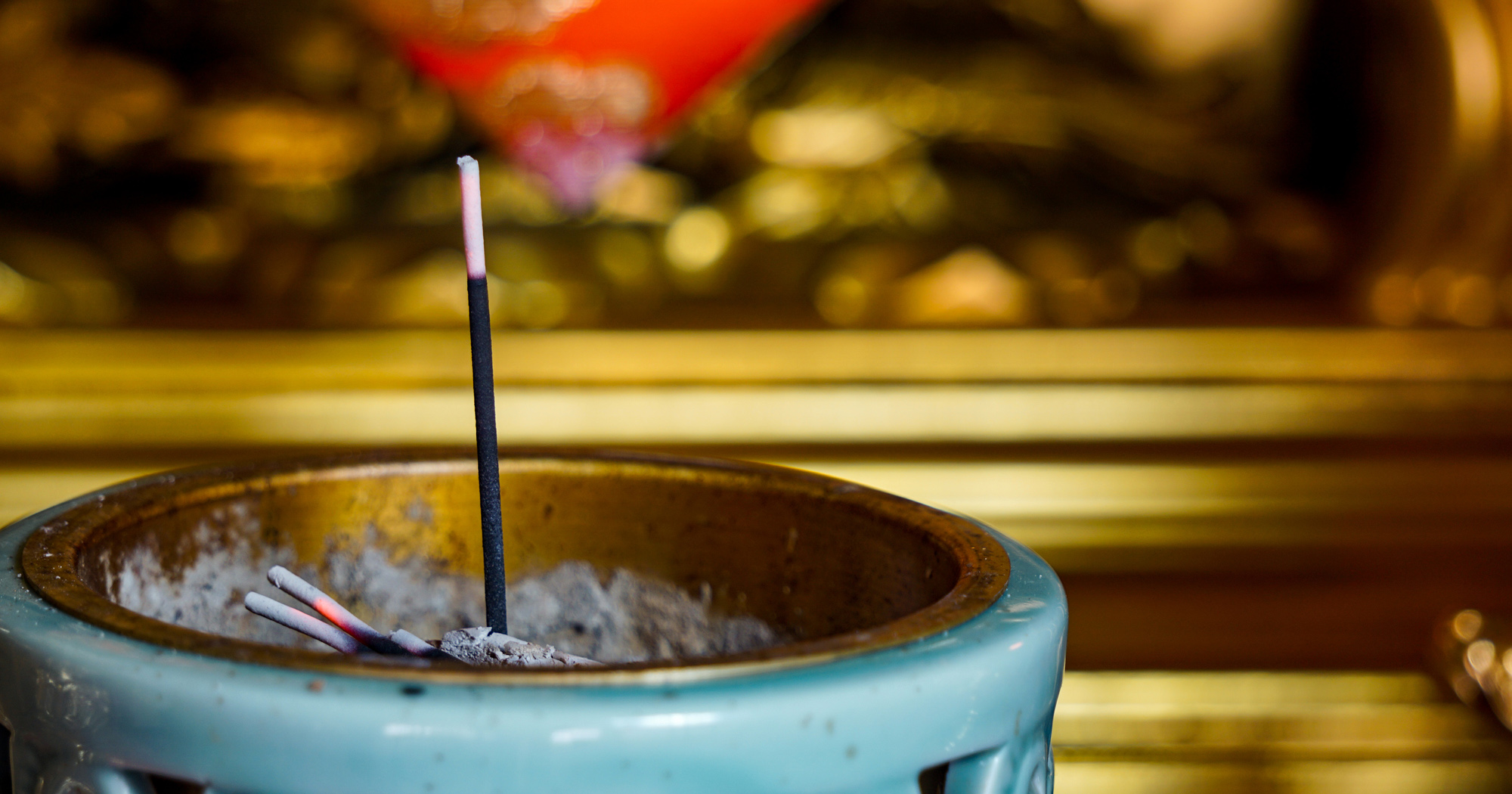 金仏壇の基礎知識 浄土真宗以外でも使用できる?