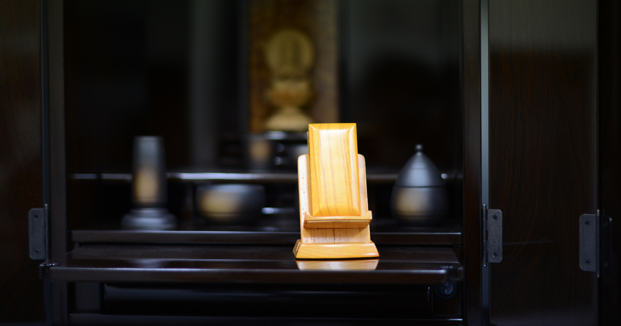 法名軸とは?過去帳の置き方や浄土真宗に位牌がない理由を紹介