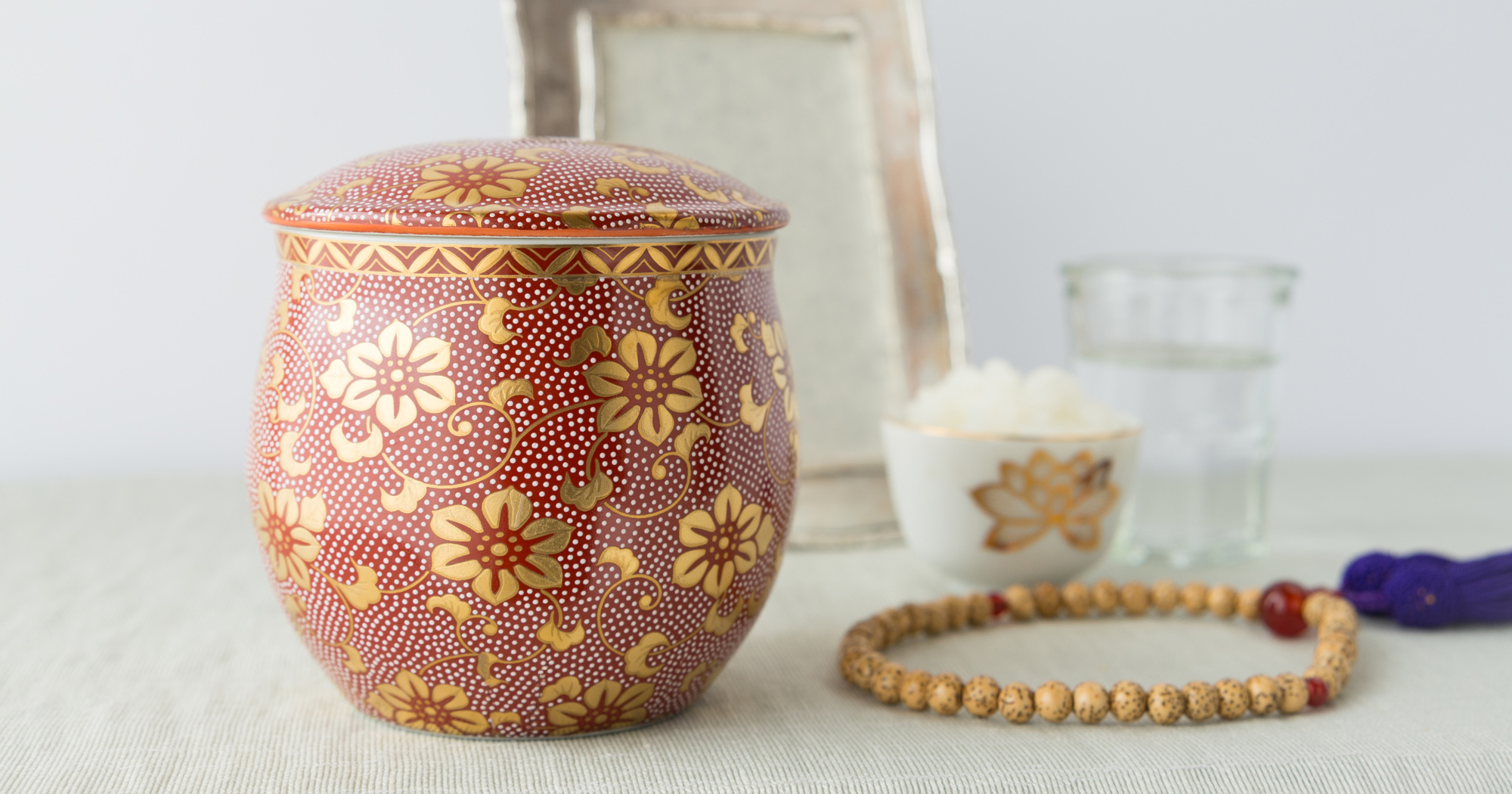 手元供養とは？宗派にとらわれない新しい供養の仕方と種類